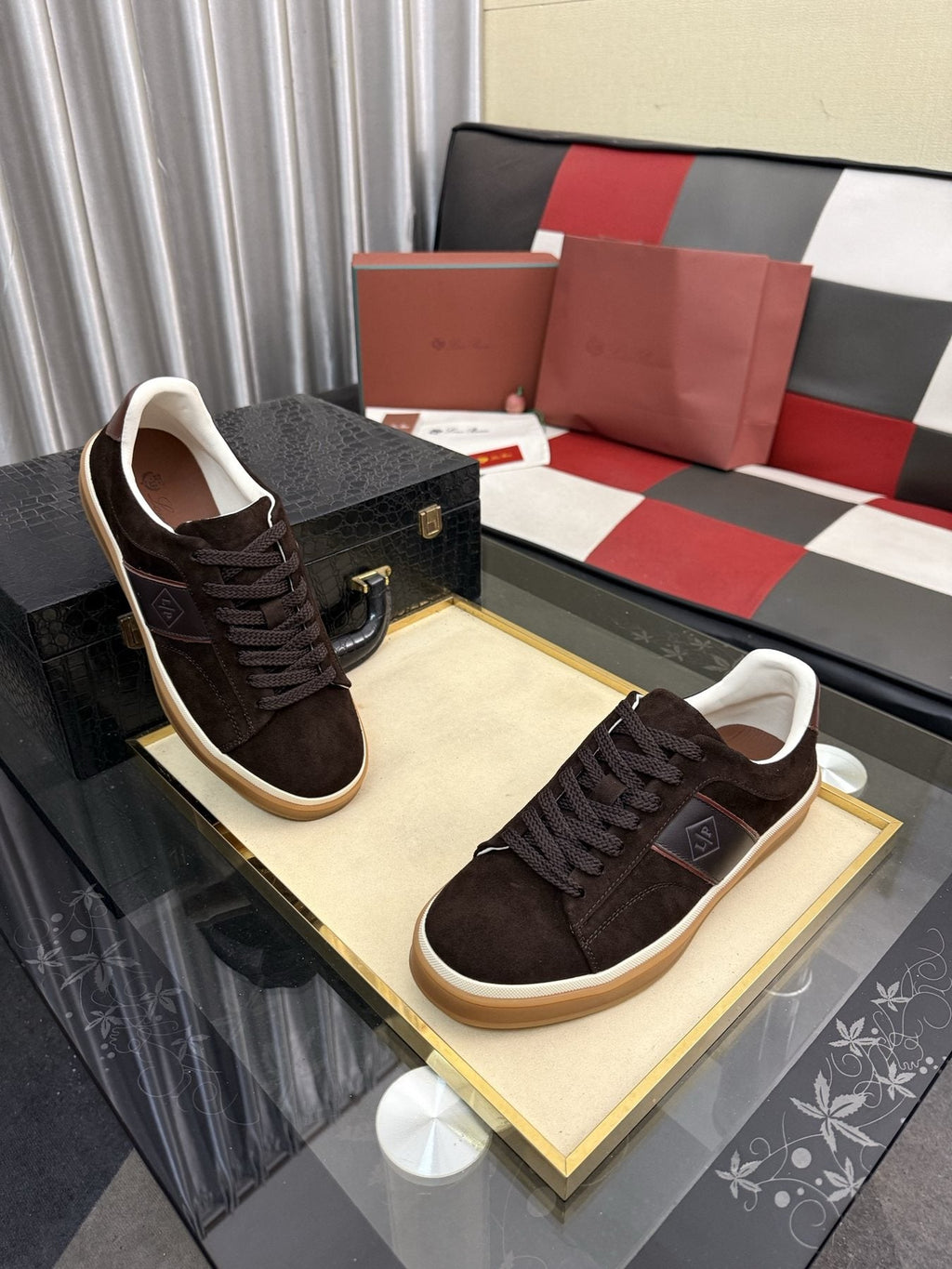 Low-Top Lace-Up Sneakers - Gum Sole